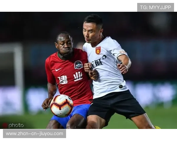 业余联赛效仿英超三中卫体系，防守反击战术普及